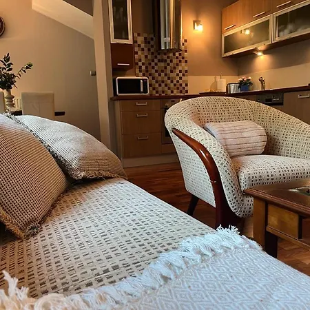 24b Apartment *